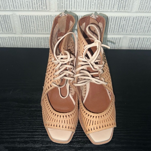 🆕JEFFREY CAMPBELL Rodillo Laser-cut Wedge Sandal - Picture 5 of 8